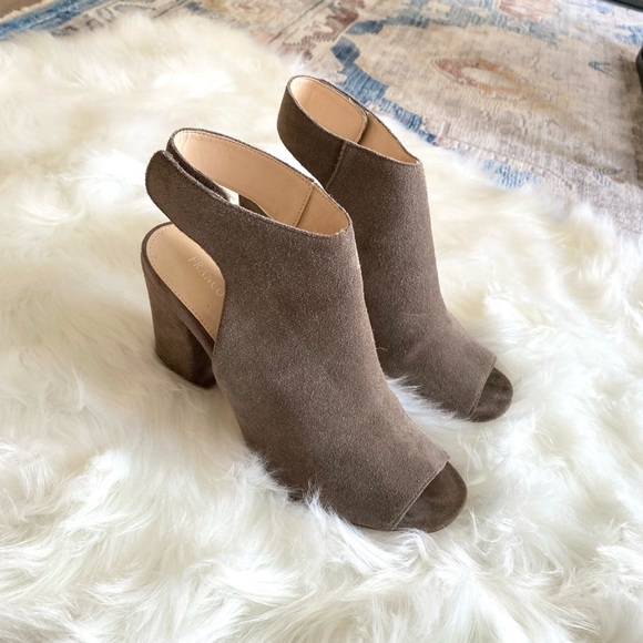 Franco Fortini Size 8 Lisa Genuine Suede Peep Toe Block Heels Taupe - Picture 2 of 9